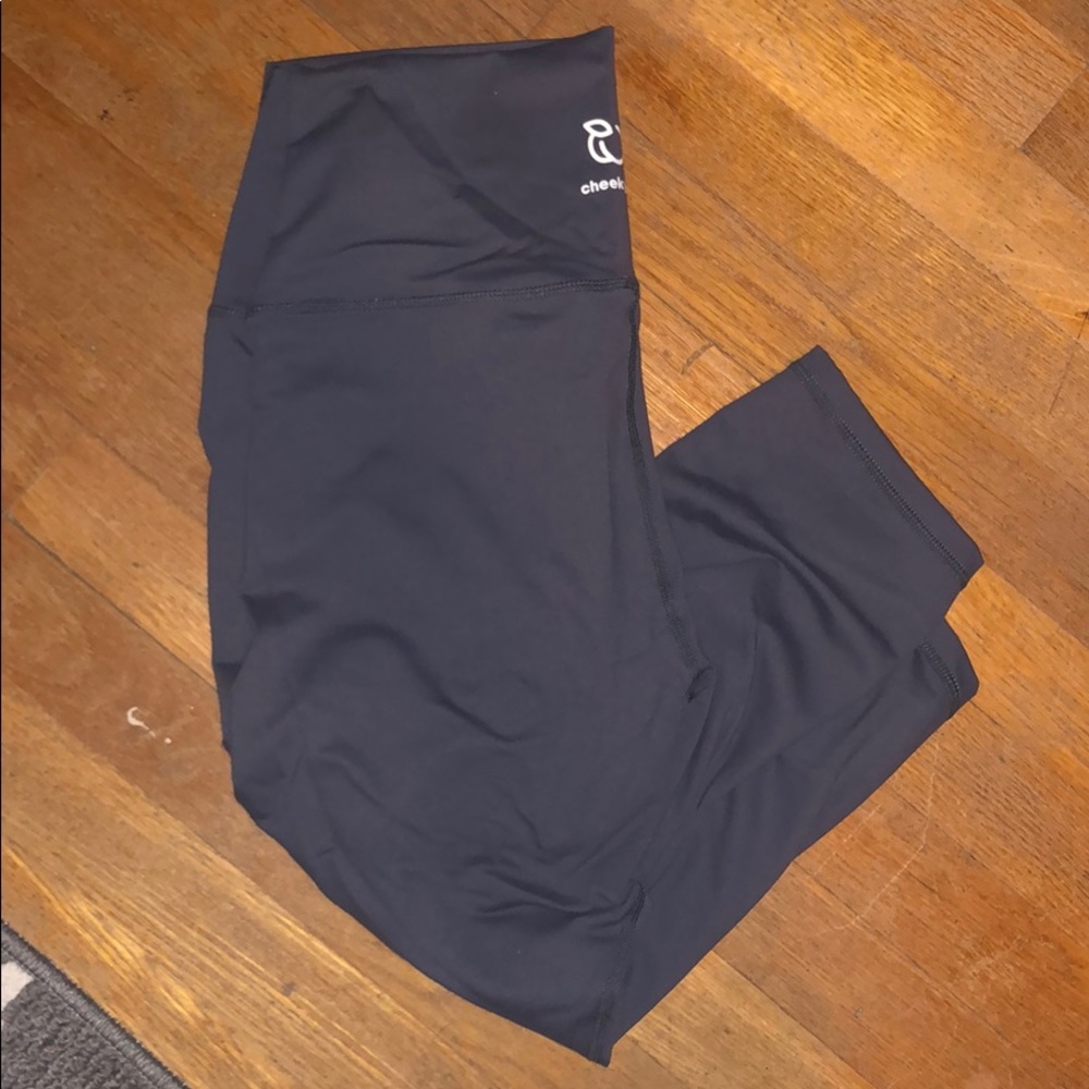 The Perfect Storm Gray Cheeky-Fit Leggings